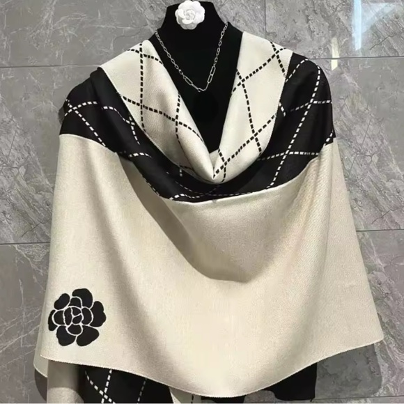 Cashmere scarf - Picture 3 of 9